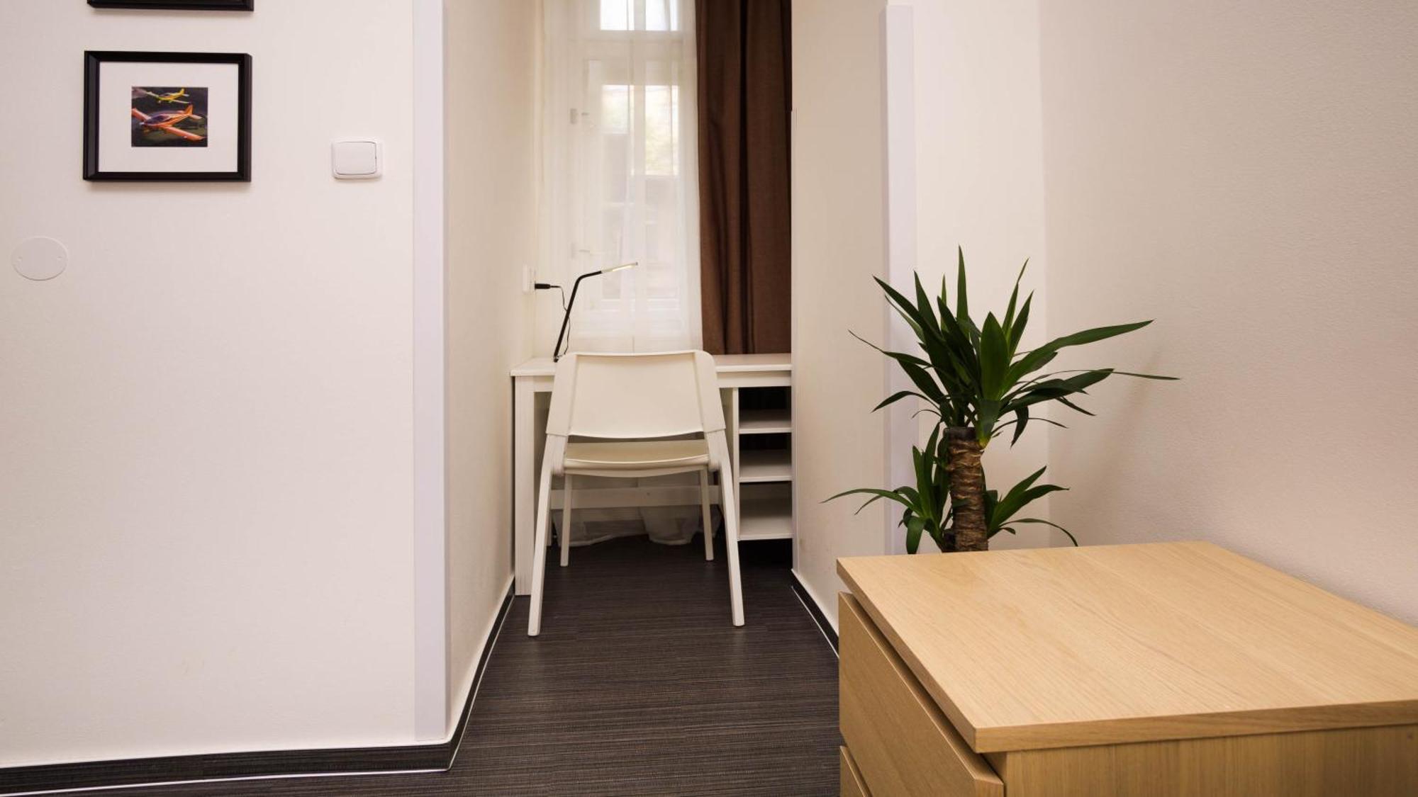 Flying Bed Apartment Close To Prague Castle And Airport Номер фото