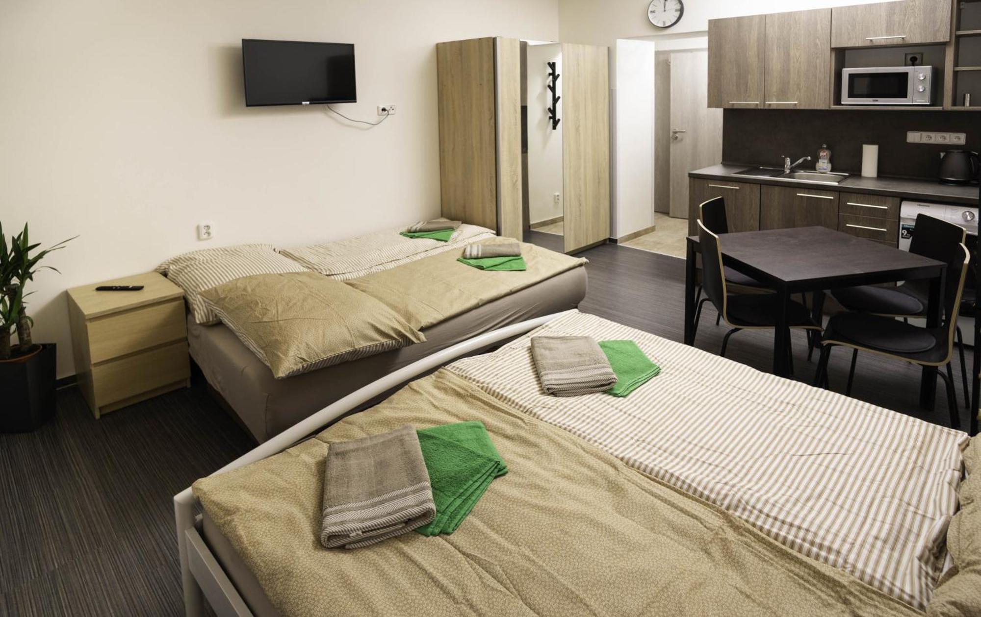 Flying Bed Apartment Close To Prague Castle And Airport Номер фото