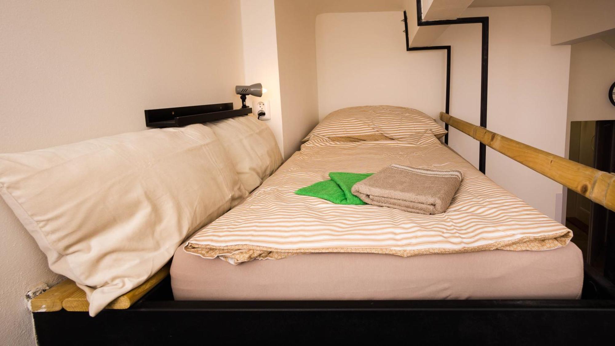Flying Bed Apartment Close To Prague Castle And Airport Номер фото